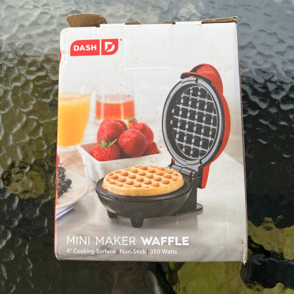 Mini waffle maker